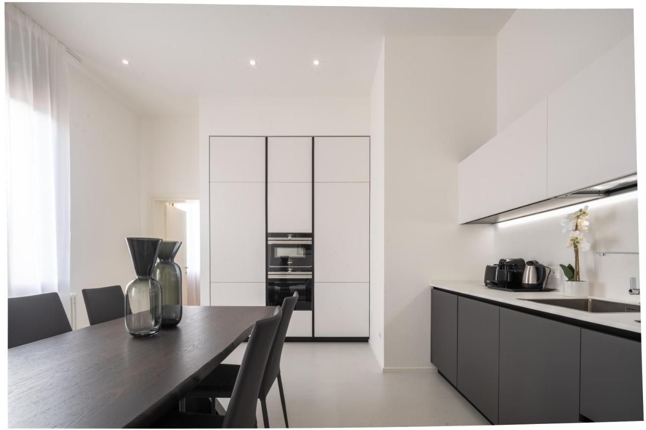 Design With Balcony On The Grand Canal R&r Apartament
