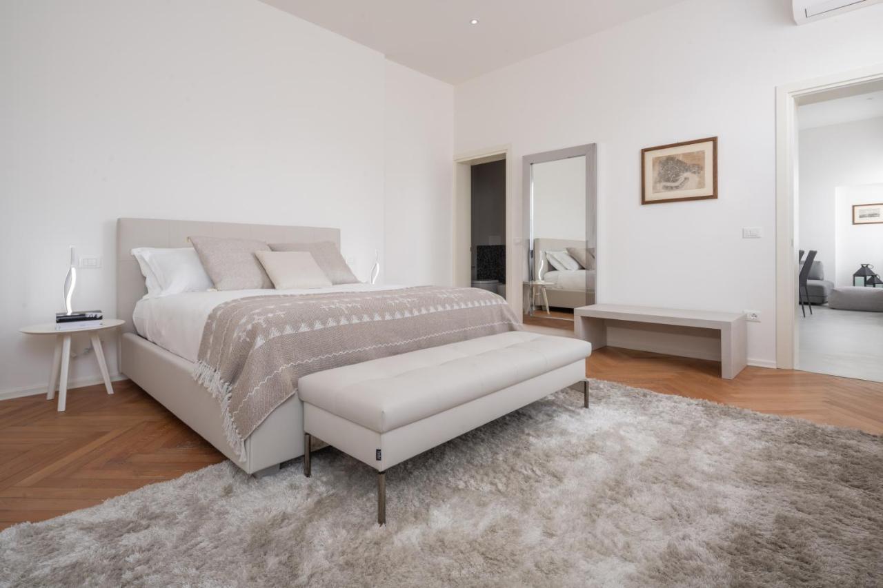 Apartament Design With Balcony On The Grand Canal R&r